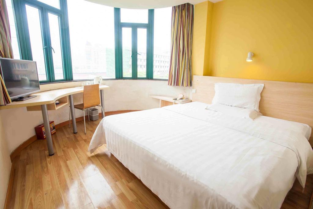 7Days Inn Guiyang Posts And Telecommunications Building Room photo